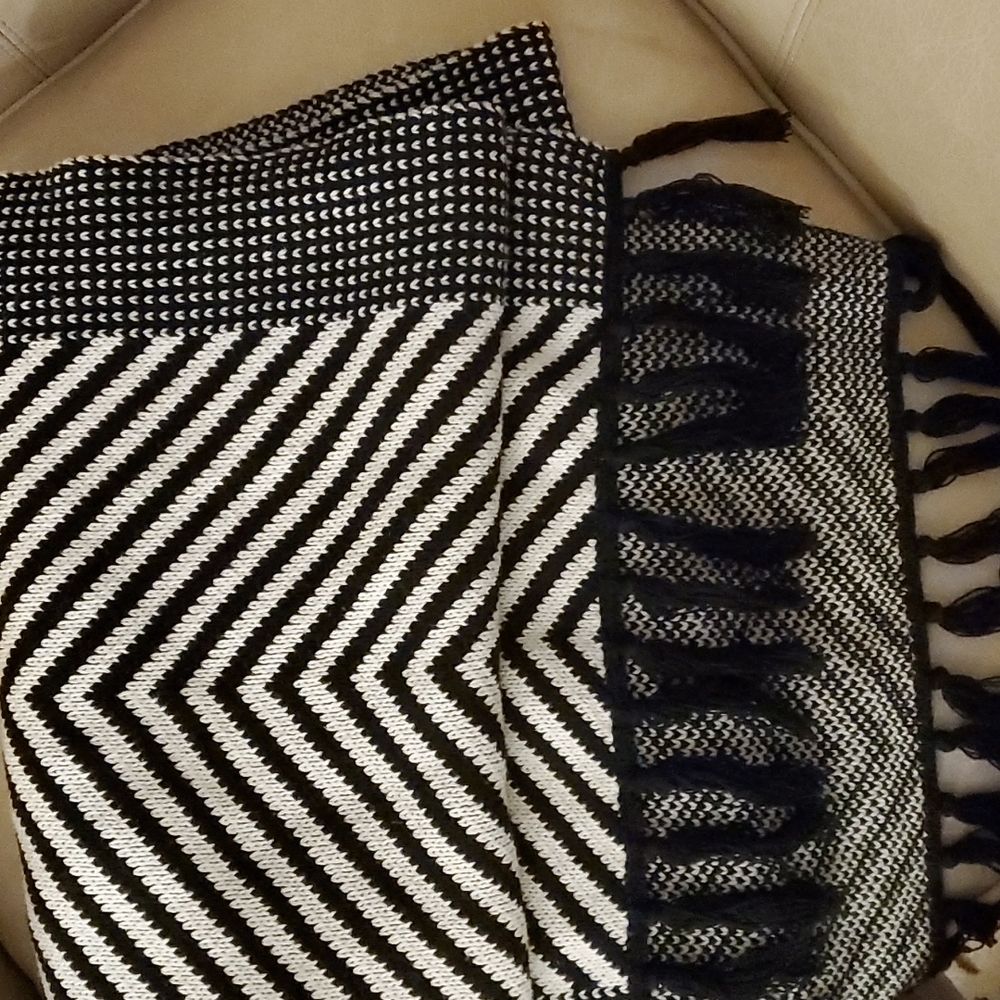 Lucky brand scarf 💙🤍